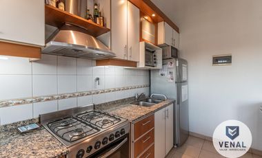 Departamento Venta 2amb luminosos balcón al frente, escritorio baulera, segundo piso x escalera