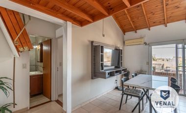 Departamento Venta 2amb luminosos balcón al frente, escritorio baulera, segundo piso x escalera