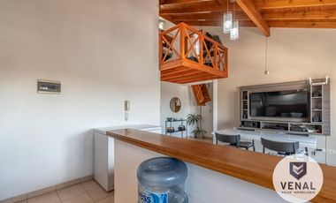 Departamento Venta 2amb luminosos balcón al frente, escritorio baulera, segundo piso x escalera