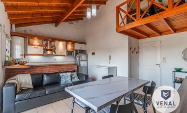 Departamento Venta 2amb luminosos balcón al frente, escritorio baulera, segundo piso x escalera