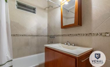 Departamento Venta 2amb luminosos balcón al frente, escritorio baulera, segundo piso x escalera