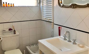 CHALET INGLES EN EXCELENTE UBICACION