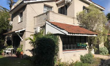 CHALET INGLES EN EXCELENTE UBICACION