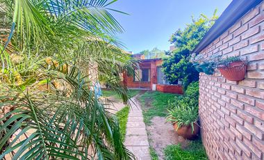 Casa de Tres Dormitorios en Venta en Capitan Bermudez con cochera y patio