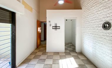 Casa de Tres Dormitorios en Venta en Capitan Bermudez con cochera y patio