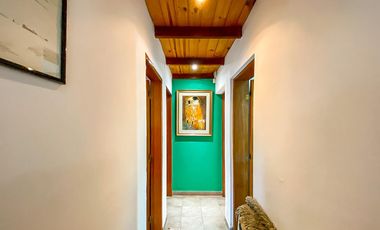 Casa de Tres Dormitorios en Venta en Capitan Bermudez con cochera y patio