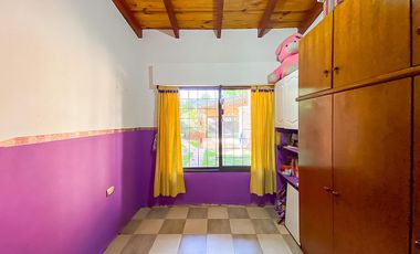 Casa de Tres Dormitorios en Venta en Capitan Bermudez con cochera y patio