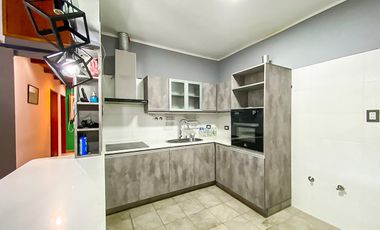 Casa de Tres Dormitorios en Venta en Capitan Bermudez con cochera y patio