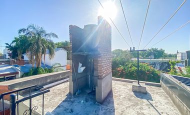 Casa de Tres Dormitorios en Venta en Capitan Bermudez con cochera y patio