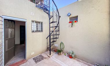 Casa de Tres Dormitorios en Venta en Capitan Bermudez con cochera y patio