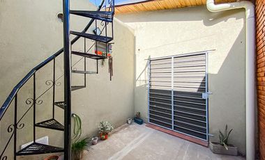 Casa de Tres Dormitorios en Venta en Capitan Bermudez con cochera y patio