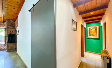 Casa de Tres Dormitorios en Venta en Capitan Bermudez con cochera y patio