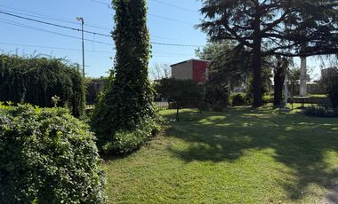 Casa en venta con parque en Alvear, Santa Fe.