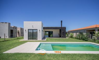 Casa en venta en  Barrio San Felipe Canning