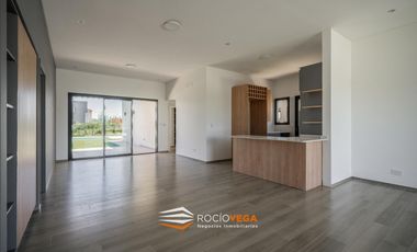 Casa en venta en  Barrio San Felipe Canning