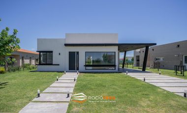 Casa en venta en  Barrio San Felipe Canning