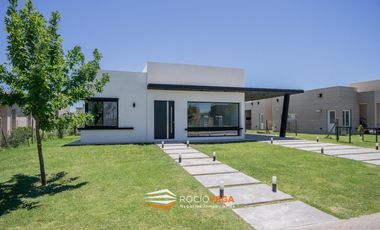 Casa en venta en  Barrio San Felipe Canning