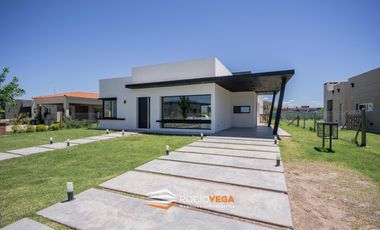 Casa en venta en  Barrio San Felipe Canning