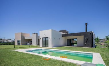 Casa en venta en  Barrio San Felipe Canning