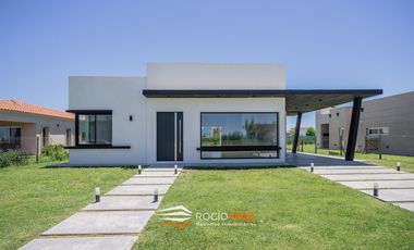 Casa en venta en  Barrio San Felipe Canning