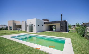 Casa en venta en  Barrio San Felipe Canning