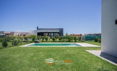 Casa en venta en  Barrio San Felipe Canning