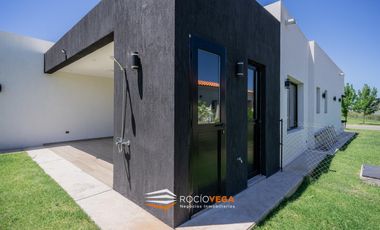 Casa en venta en  Barrio San Felipe Canning