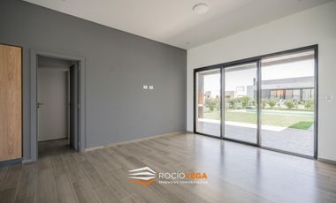 Casa en venta en  Barrio San Felipe Canning