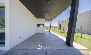Casa en venta en  Barrio San Felipe Canning