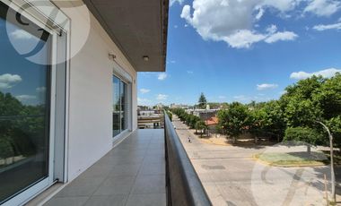 Alquiler en San Pedro - Amplio, Moderno y Luminoso 3 Ambientes con Balcón al Frente