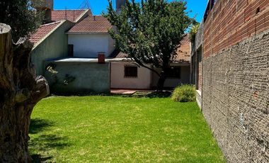 Chalet Familiar con Amplio Jardín en Colinas de Peralta Ramos
