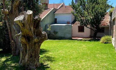 Chalet Familiar con Amplio Jardín en Colinas de Peralta Ramos