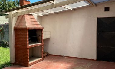 Chalet Familiar con Amplio Jardín en Colinas de Peralta Ramos