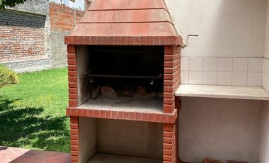 Chalet Familiar con Amplio Jardín en Colinas de Peralta Ramos