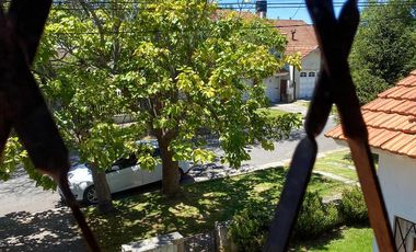 Chalet Familiar con Amplio Jardín en Colinas de Peralta Ramos
