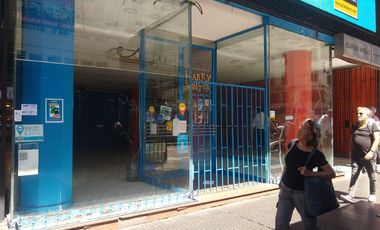 Local con 8 mts. de Vidriera sobre Avenida Corrientes 1800. Zona Teatros y de Gastronomia