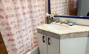 Amplio departamento de 3 dormitorios   dependencia en Virgen de la Merced al 200, Barrio Norte