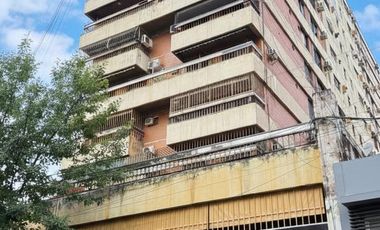 Amplio departamento de 3 dormitorios   dependencia en Virgen de la Merced al 200, Barrio Norte