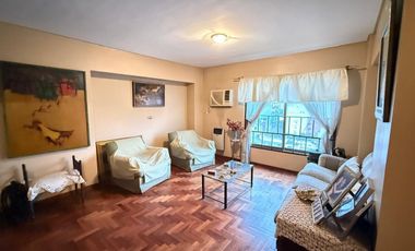 Amplio departamento de 3 dormitorios   dependencia en Virgen de la Merced al 200, Barrio Norte