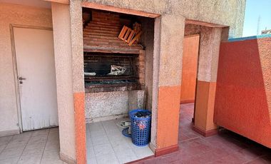 Amplio departamento de 3 dormitorios + dependencia, Muñecas al 400, Barrio Norte