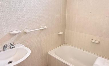 Amplio departamento de 3 dormitorios + dependencia, Muñecas al 400, Barrio Norte