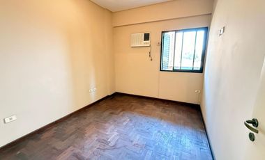 Amplio departamento de 3 dormitorios + dependencia, Muñecas al 400, Barrio Norte