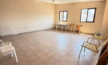 Amplio departamento de 3 dormitorios + dependencia, Muñecas al 400, Barrio Norte