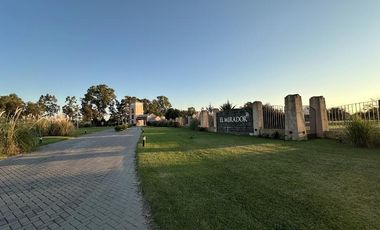 Terreno en El Mirador, muy buena ubicación a pasos del SPA