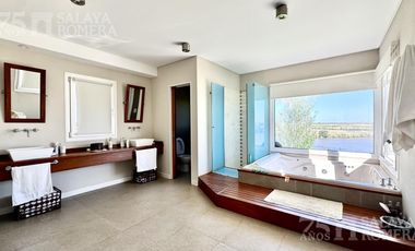 Casa Isla Santa Monica  5 Dormitorios  3 Pisos