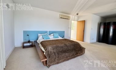 Casa Isla Santa Monica  5 Dormitorios  3 Pisos