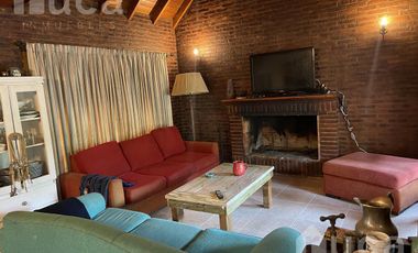 ALQ Abril-Noviembre | Confortable Casa con Jardin y Pileta en Barrio Altavista