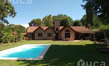 ALQ Abril-Noviembre | Confortable Casa con Jardin y Pileta en Barrio Altavista