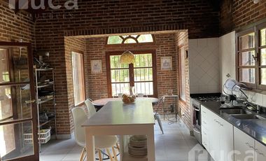 ALQ Abril-Noviembre | Confortable Casa con Jardin y Pileta en Barrio Altavista