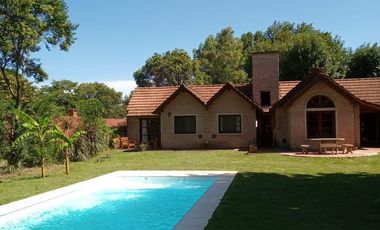ALQ Abril-Noviembre | Confortable Casa con Jardin y Pileta en Barrio Altavista